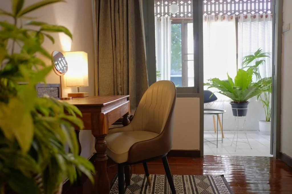 Queen Room with Balcony — Inn Oon Villa